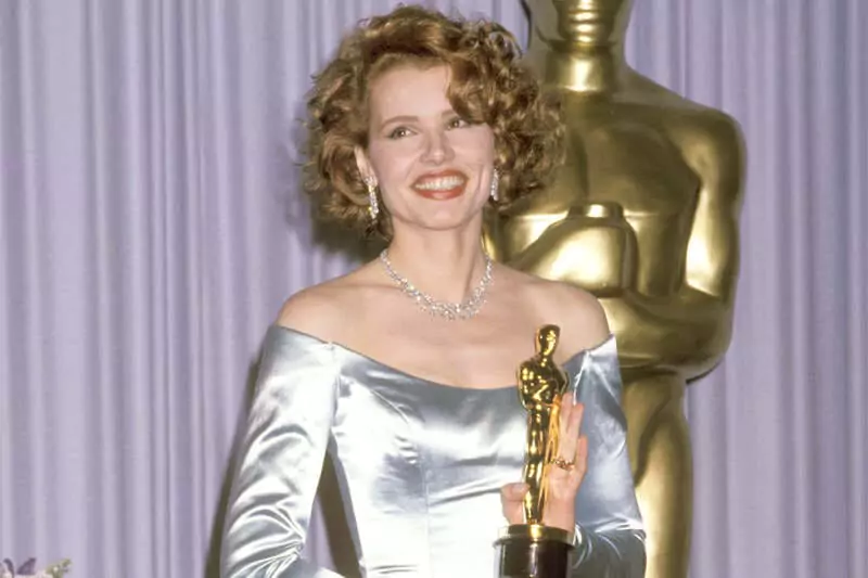 Geena Davis won Oscar for The Accidental Tourist.