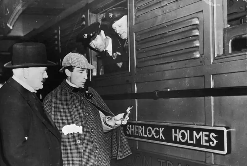 Sherlock Holmes IQ demonstrates that even one buddy or a few trustworthy individuals are sufficient