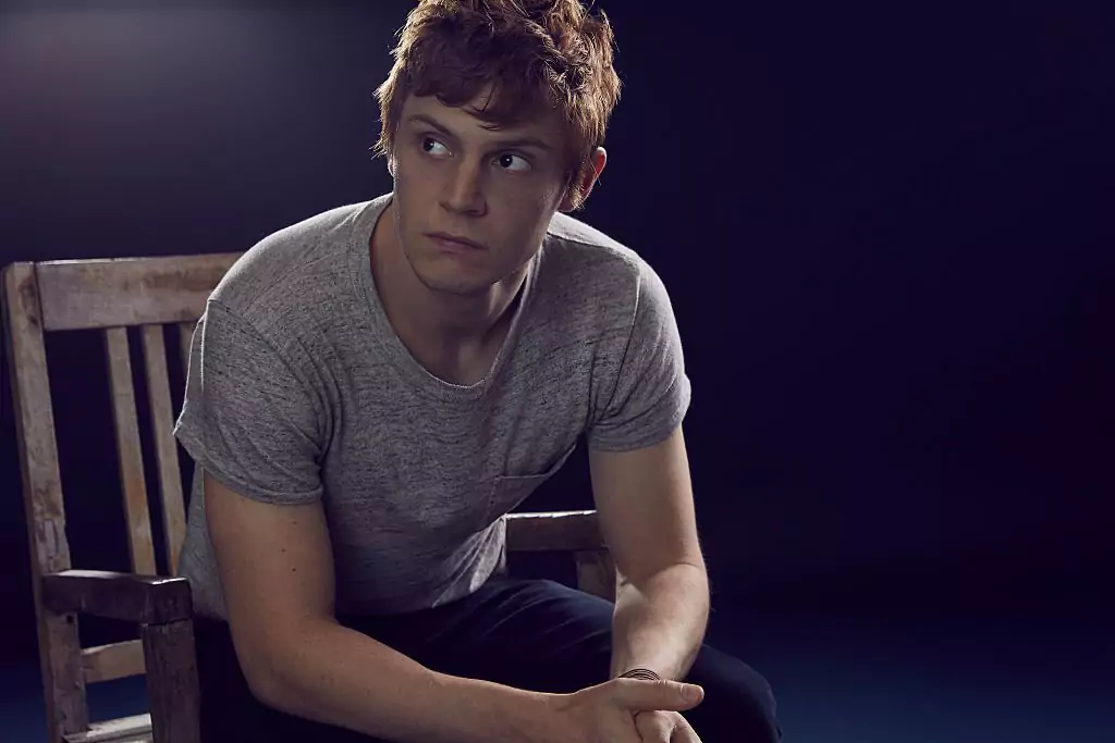 Evan Peters's attitude about sexuality and LGBT